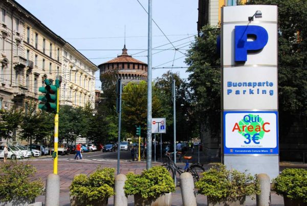 Free parking in Milan